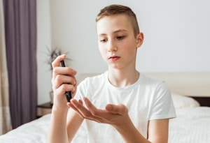 T1d-juvenile-testing-blood-glucose